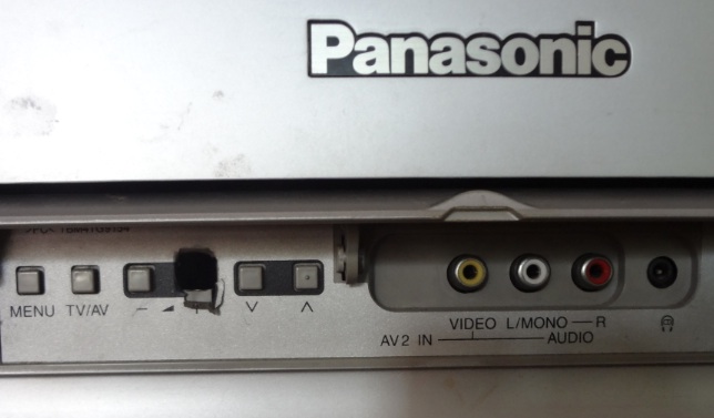 TV-Panasonic-front-input